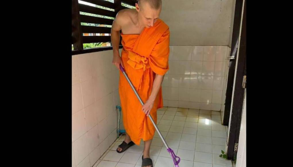 “Hasta que me convertí en monje, no entendí realmente la importancia de dar a otras personas. Cuando le das a alguien, y sale de tu corazón (no siendo forzado) y el receptor acepta el regalo y lo aprecia. La felicidad se experimenta para ambos”, comentó.