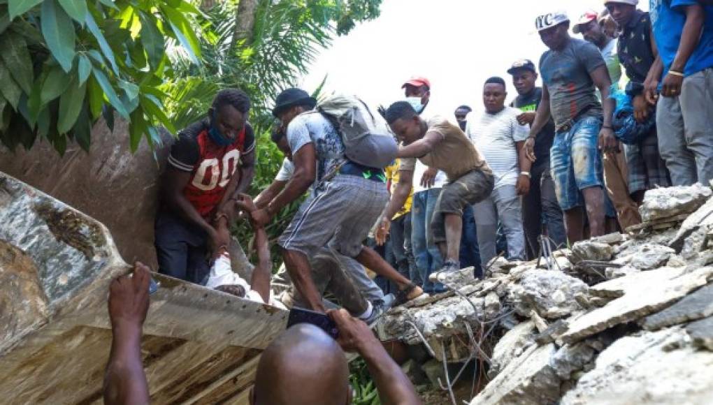 Haití busca sobrevivivientes del sismo que dejo 304 muertos  