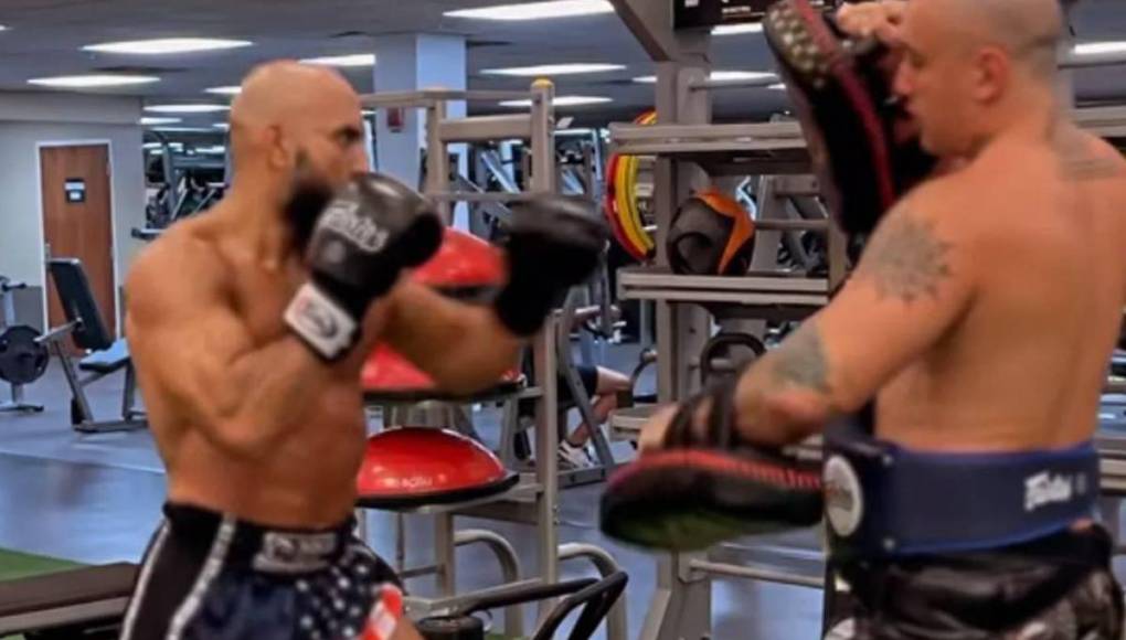 Y continuó: “ Su experiencia y dedicación han mejorado enormemente mis habilidades y técnicas de artes marciales”.