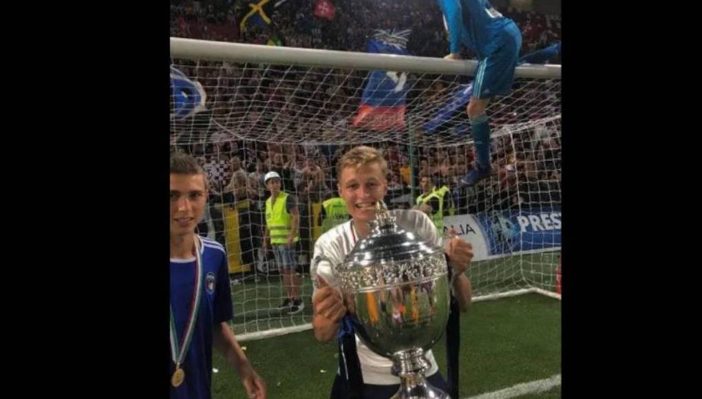 El exjugador de Paganese Calcio 1926 y AC Pisa, con el que quedó campeón de los playoffs de la Serie C en 2019, se retiró en 2021 y viajó a Tailandia para trabajar como instructor de yoga en Ko Pha-ngan.