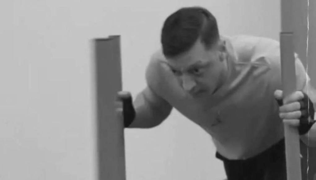 Los ejercicios de Özil llamaron la atención de Cristiano Ronaldo, ex compañero del alemán en Real Madrid y fanático de una vida saludable.