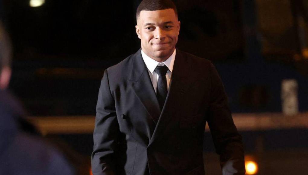 El Real Madrid ha intentado en varias ocasiones su fichaje y, aunque a fecha de hoy todavía no hay cerrado un acuerdo con la superestrella del PSG, según la prensa francesa, es el principal aspirante a hacerse finalmente con sus servicios este 2024.