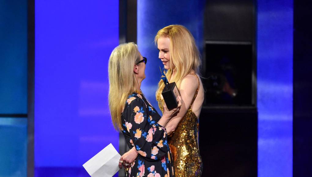 La encargada de entregarle el premio a Nicole Kidman fue su antecesora Meryl Streep, quien también emitió un discurso dedicado a su colega, según informó The Guardian.