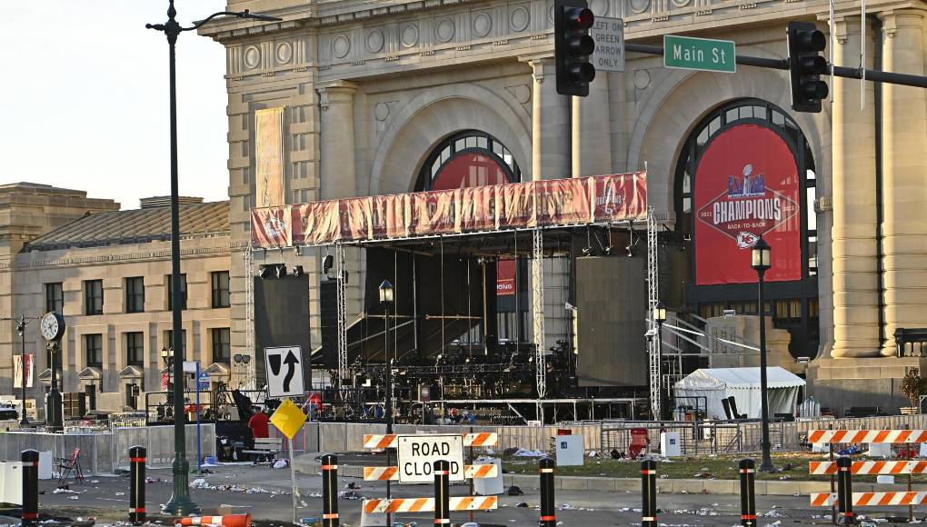 “Desfiles, manifestaciones, escuelas, salas de cine, parece que casi nada es seguro”, dijo. 