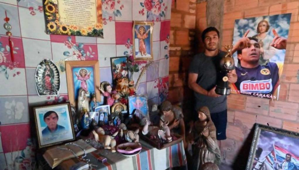 “Se hacen de palabras y ‘El JJ’ saca la pistola y le apunta a Cabañas. Según la declaración, Cabañas le dice ‘jálale, a ver si cierto’”, recordó el periodista C4 Jiménez, pues él mismo cubrió como reportero los hechos en aquel entonces.