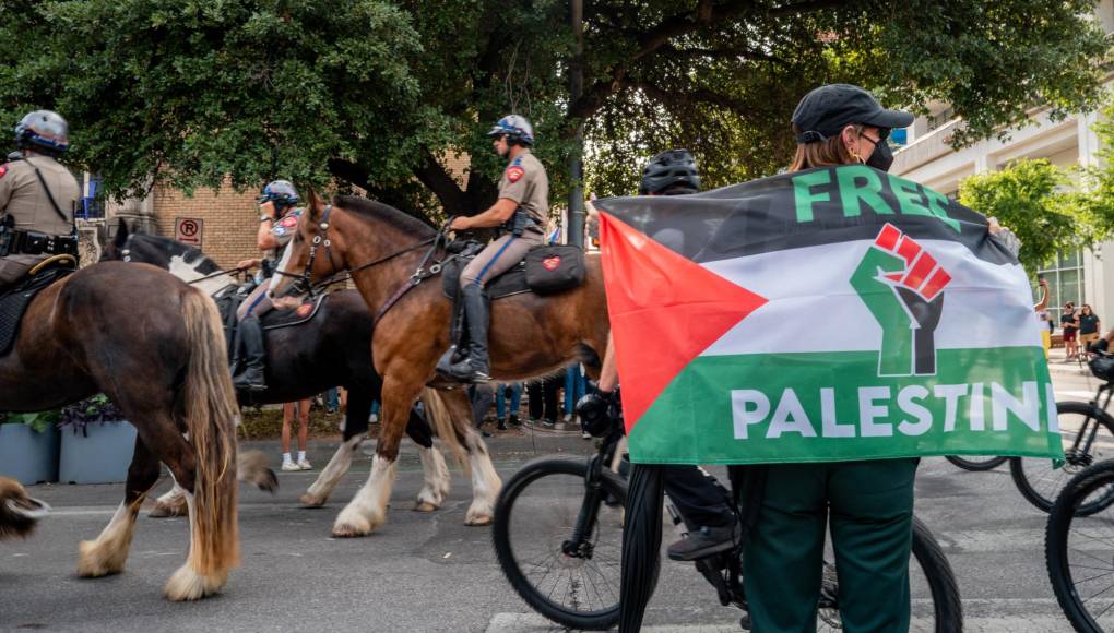 Los manifestantes están indignados por el creciente número de muertos civiles en la guerra de Israel contra el grupo islamista palestino Hamás