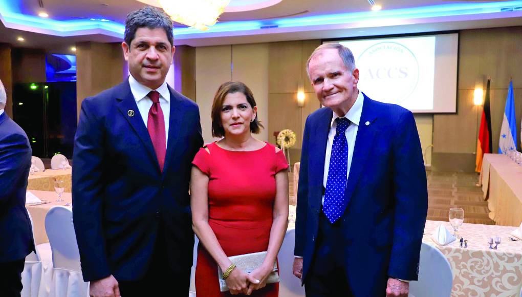 José Martín y Verónica Chicas junto a Gregory Werner