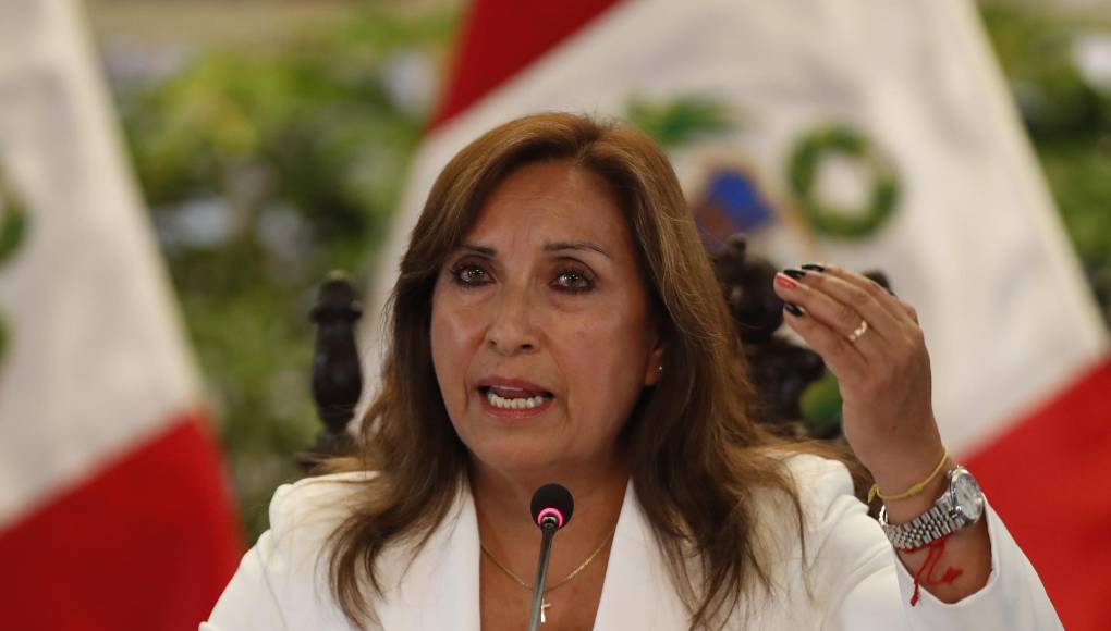 La fiscalía solicitó explicaciones sobre “la posesión de una pulsera Cartier de 56.000 dólares y joyas que habría usado en ceremonias que superarían los 500.000 dólares”, según el fiscal general. 