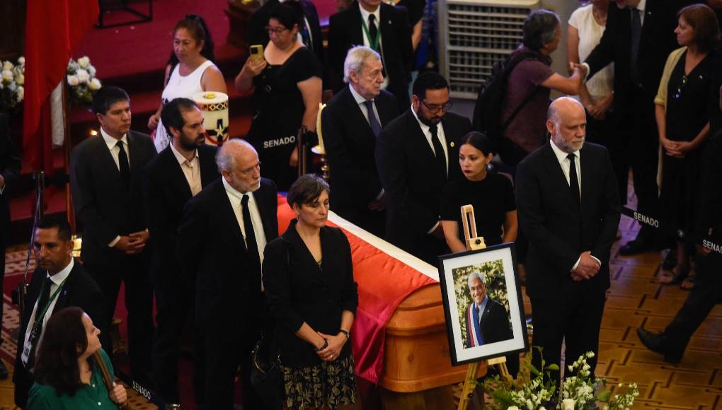 <b>Piñera</b> murió el martes en la tarde por “asfixia por sumersión”, dijo la fiscal regional de Los Ríos, Tatiana Esquivel, en la ciudad de Valdivia, 850 km al sur de Santiago, a unos 70 km de Lago Ranco, donde ocurrió el accidente.