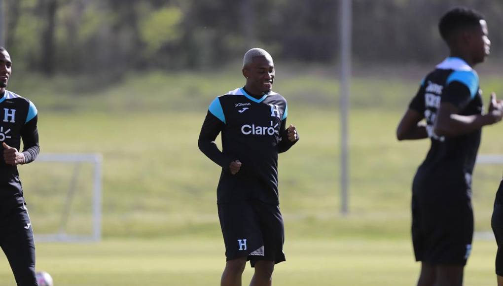 Deybi Flores - A pesar que estaba en duda, el mediocampista catracho estará armando y rompiendo juego en la zona medular del campo.