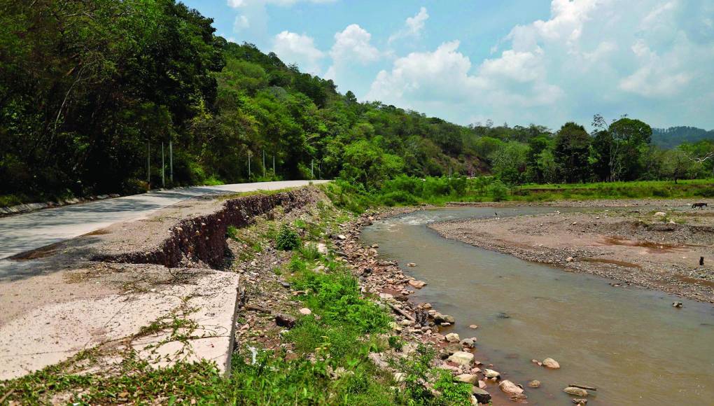 Carretera a Copán Ruinas cuesta L3,200 millones y ya se dañó