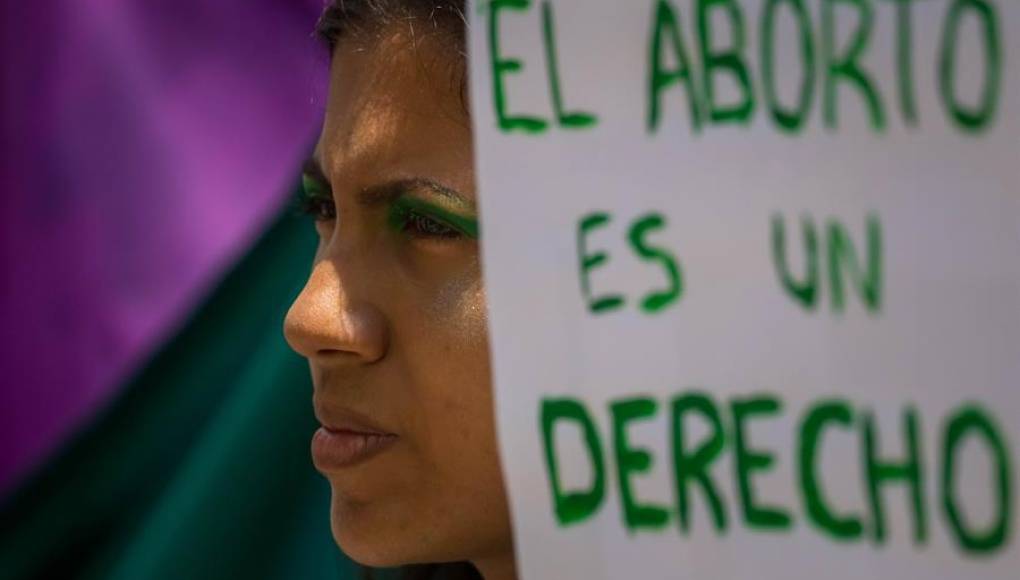 Estado mexicano de Colima avala la despenalización del aborto