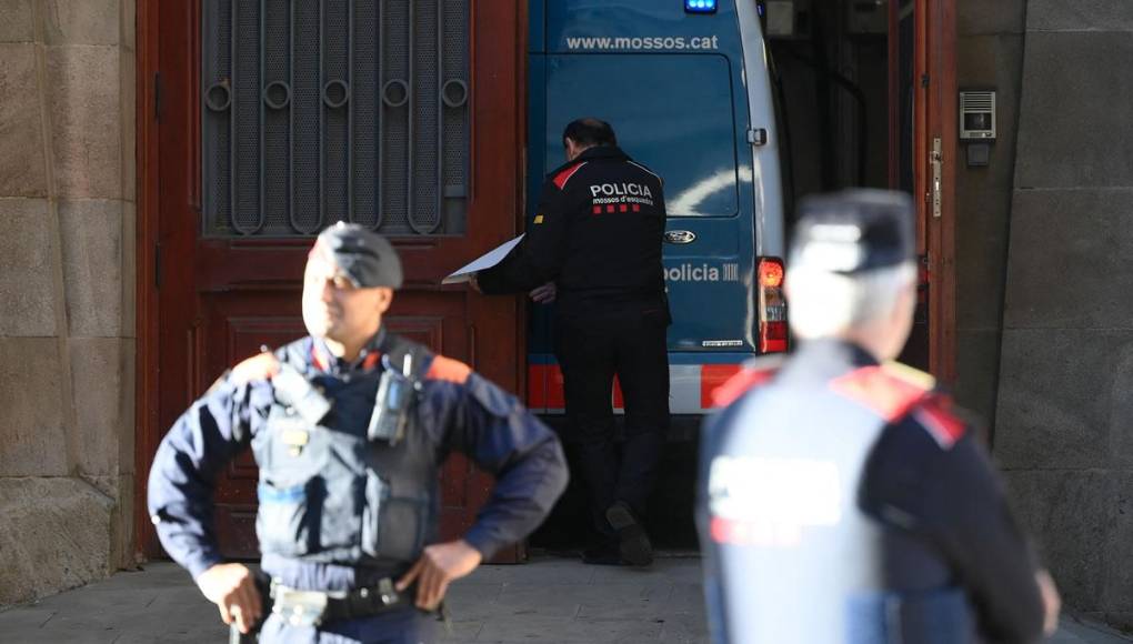 La policía catalana protegió el Tribunal Superior de Justicia de Cataluña y sus alrededores.