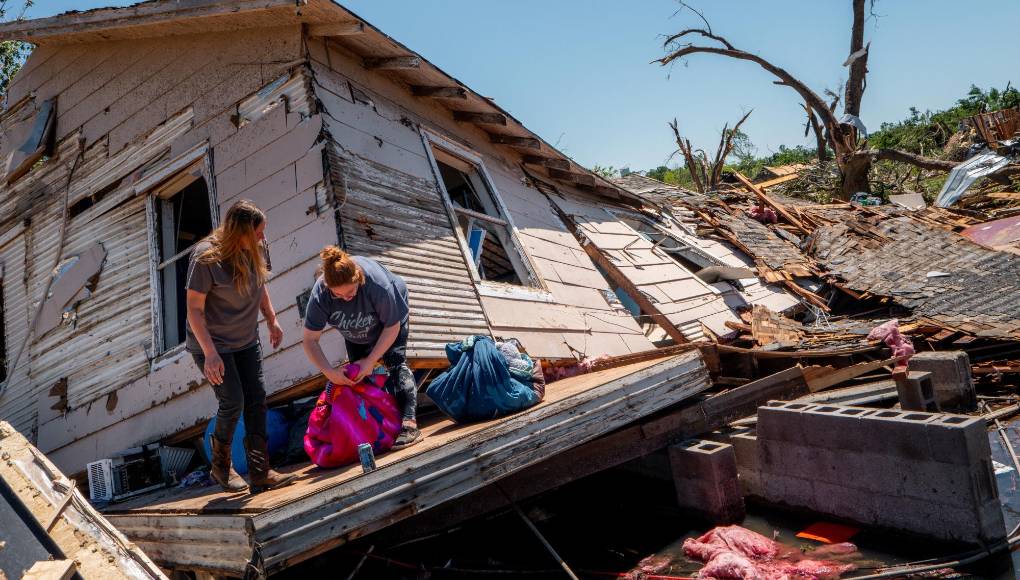 Los meteorólogos han confirmado informes de más de 60 tornados desde el lunes en Tennessee, Kentucky, Illinois, Misuri y Kansas.