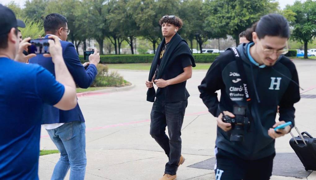 Así fue el look de David Ruiz para llegar a la concentración de la Selección de Honduras en Dallas, Texas.