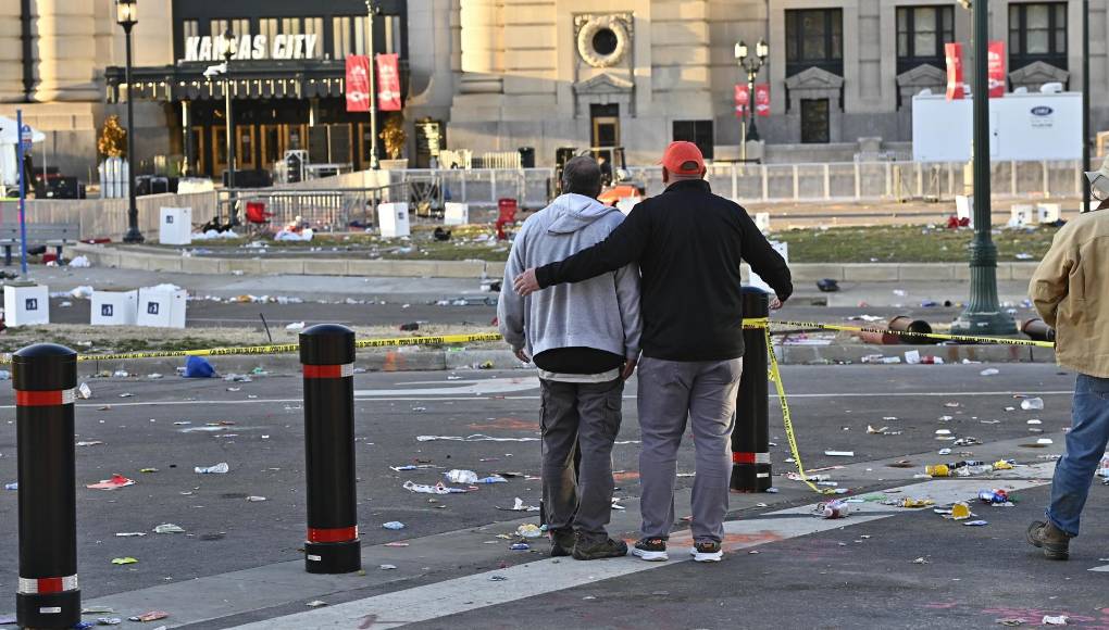 “Yo mismo, mi esposa, muchas familias, jugadores, miembros de los Chiefs, sus familias, mucha gente que estaba en Union Station o cerca. Así que mucha gente ha estado afectada”, añadió. 