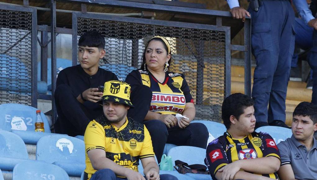 La afición del Real España llegó desde muy temprano al estadio Olímpico.