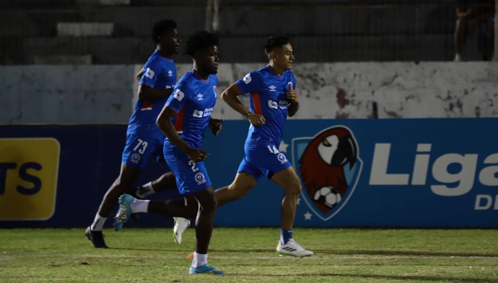 Pedro Troglio decidió no contar con Andy Nájar en el partido ante el Vida. El jugador no estuvo ni en el banco de suplentes y el entrenador lo puso a entrenar antes del partido.