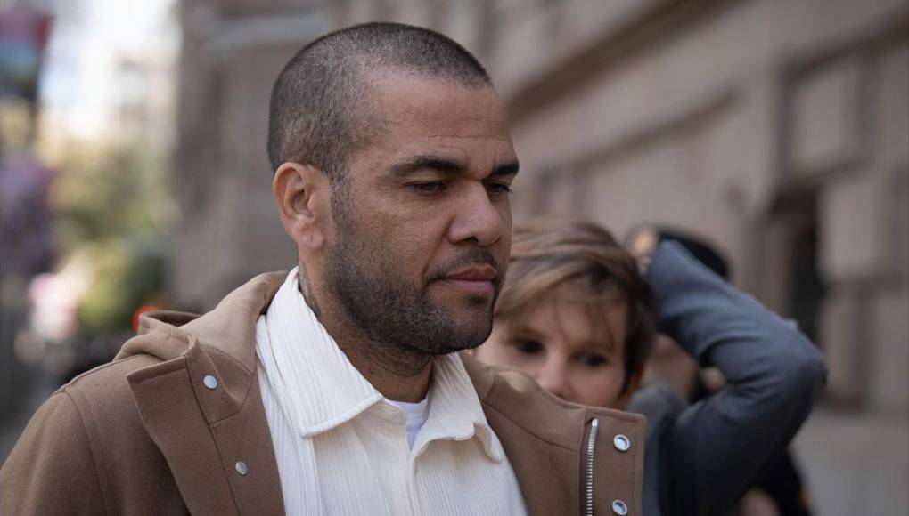 Dani Alves fue puesto en libertad provisional el pasado 25 de marzo después de pasar 14 meses encarcelado en la prisión Brians 2 de Barcelona. 
