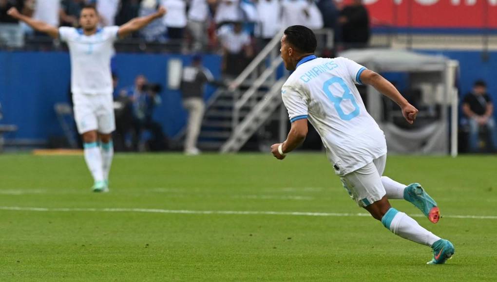 Michaell Chirinos se lució con n golazo de volea espectacular para poner a ganar a Honduras ante los ticos. Le hizo un gran gol a Keylor Navas.