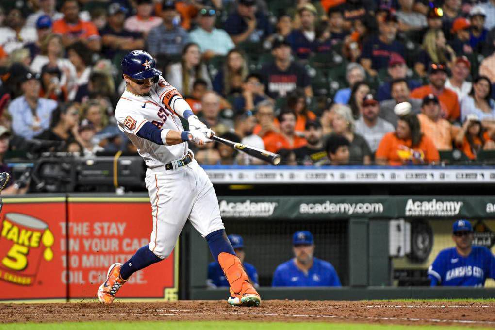 Mauricio Dubón se luce con carrera y Astros finiquitan serie ante Royals