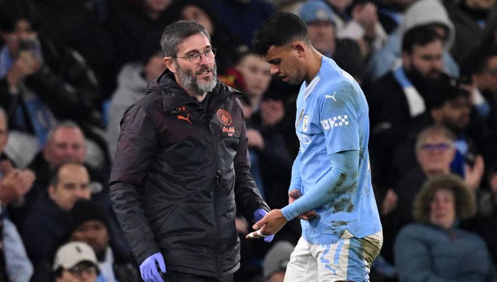 Matheus Nunes no pudo continuar en el partido y salió de cambio en el minuti 74.