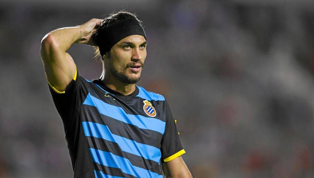 Sobre su presente contó que “no tengo un trabajo estable, me gasté prácticamente todos mis ahorros porque como no tengo ingresos, la plata no dura para siempre. Pero eso es lo de menos porque nunca me interesó el dinero. Yo nací pobre y puedo morir pobre, eso no me importa. Lo que más me duele es que me estoy empobreciendo en el alma y yo siempre fui buen amigo, buen compañero, quise ser buen padre aunque muchas veces no me salió”.