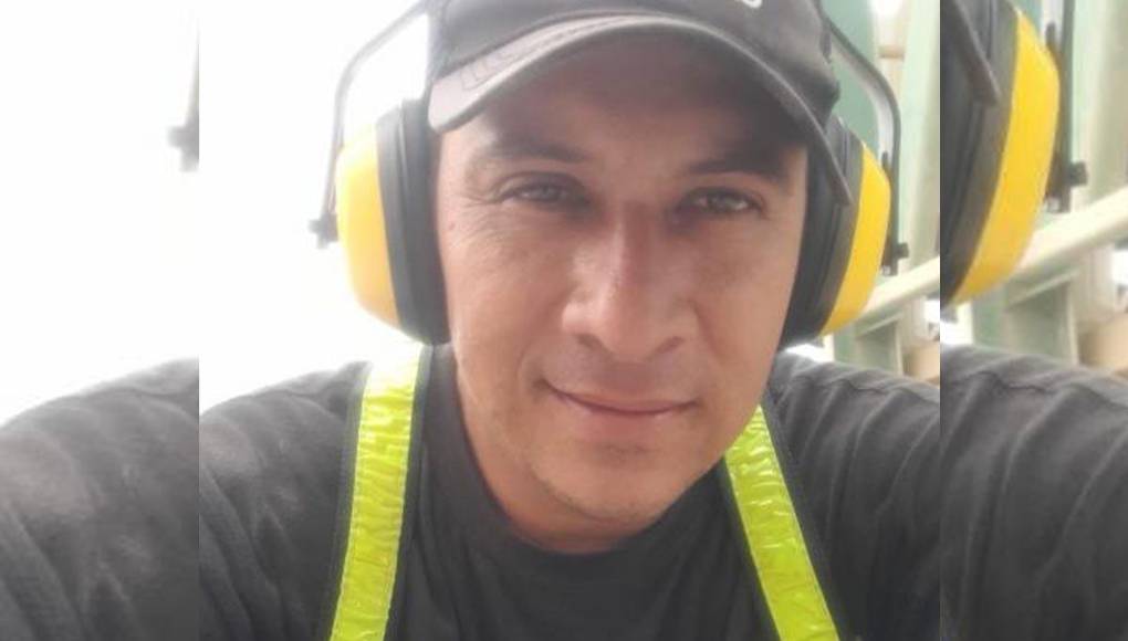 Según la esposa de Ricardo, se escucharon unos 14 disparos, dos de ellos impactaron en el cuello de Ricardo.