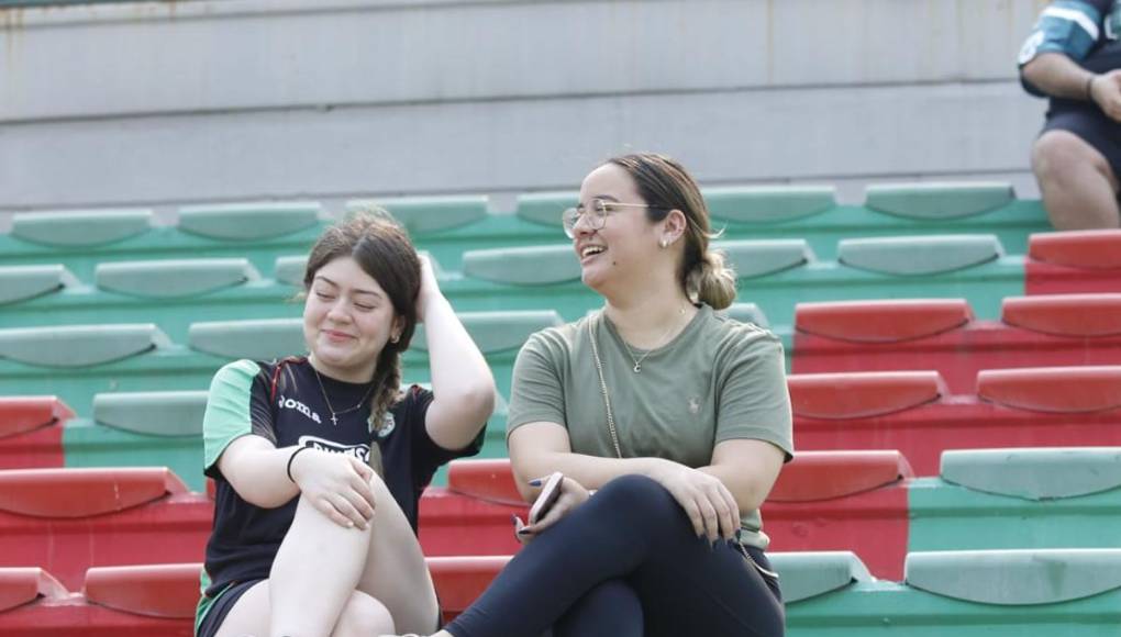 Bellas chicas y la fiesta del Yankel: ambientazo en el Marathón vs Génesis