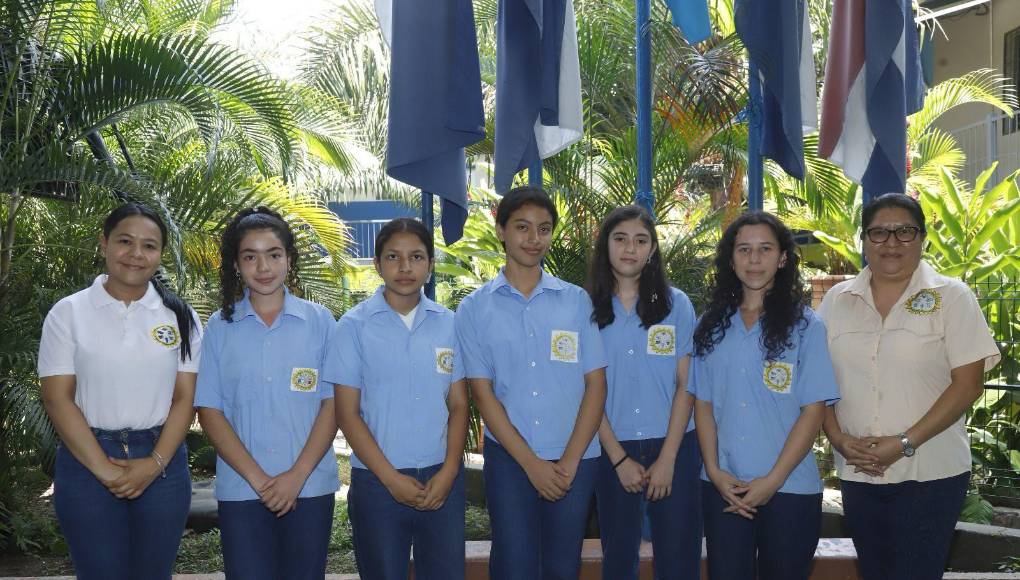 Para su directora, Verna Medrano, es un compromiso y un orgullo ver jóvenes destacar en excelencia académica en esta insigne institución, que cuenta con una trayectoria de más de 47 años de formación sacando estudiantes con estándares educativos altos, y ya que los mismos estudiantes se convierten en el ejemplo de ser líderes de las empresas donde laboran una vez egresan como colegial. 