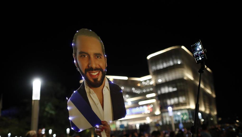 Bukele, un expublicista de 42 años, requería mantener la mayoría que ganó hace dos años en el Parlamento y que le permitió decretar el 27 de marzo de 2022 el régimen de excepción con el que ha cimentado su controvertida lucha contra las pandillas y la inseguridad ciudadana, durante la cual 76.000 pesonas han sido detenidas, muchas de ellas sin garantía de sus derechos fundamentales, según han denunciado activivistas y organismos internacionales.