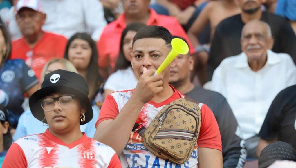 La tristeza era evidente en el rostro de los aficionados del Vida.