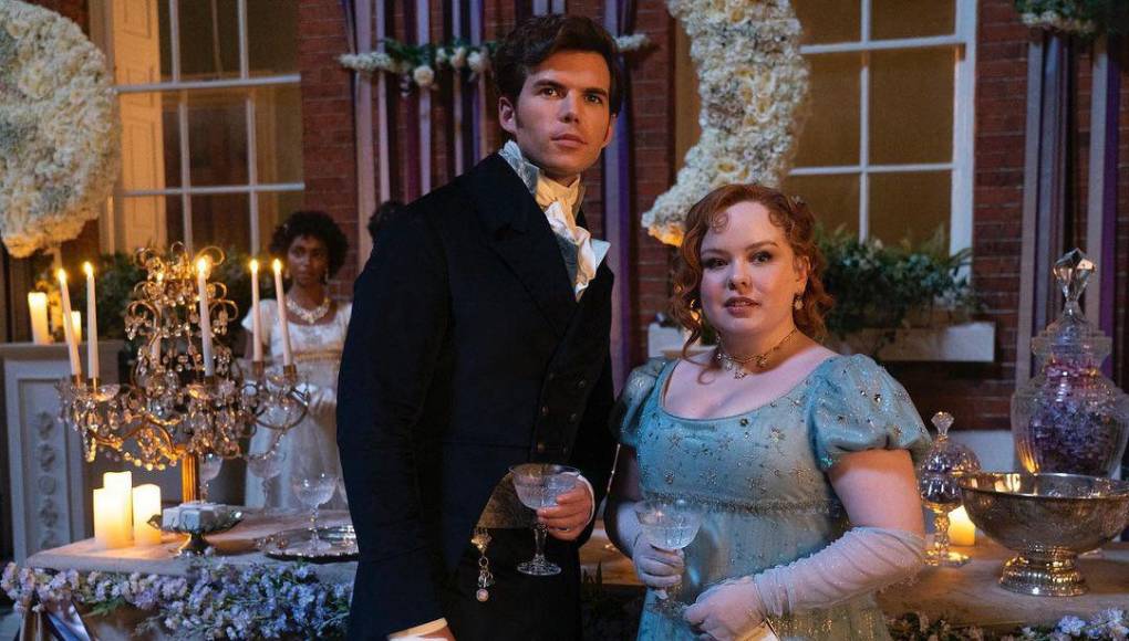 Durante dos temporadas, interpretó a Colin Bridgerton en la ornamentada y sexualmente cargada serie de Netflix, pero en la tercera temporada, que se estrenó el jueves 16 de mayo, Newton sigue los pasos de Regé-Jean Page y Jonathan Bailey y asume el papel de protagonista.“Me siento un poco abrumado”, dijo Newton de 31 años, en una entrevista reciente, agregó que acababa de comenzar a apreciar el reto de ser el galán de la historia, y ya no un actor de reparto.