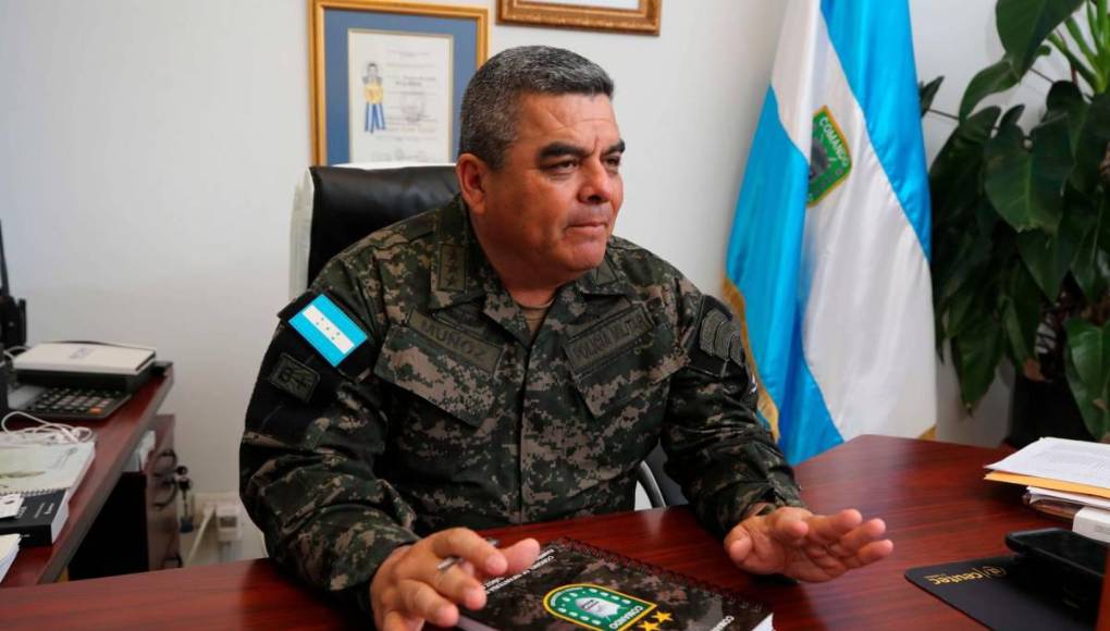 El coronel de infantería, Ramiro Fernando Muñoz Bonilla, jefe de la Policía Militar del Orden Público (PMOP), encargada del control de los centros penales, manifestó que “no es posible que nosotros nos quedemos callados o que no tomemos decisiones cuando se están dando cosas como estas”.