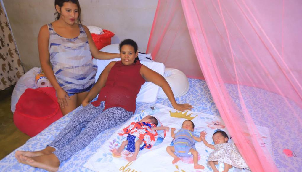 <b>La segunda hija de Juana es Fernanda Abigaíl de 18 años. Ya tiene una niña a la que llamó Juana Abigaíl y que pasa la mayor parte del tiempo al cuidado de su abuela. La joven está embarazada de su segundo hijo, pero le ayuda con los mandados a su mamá.</b>