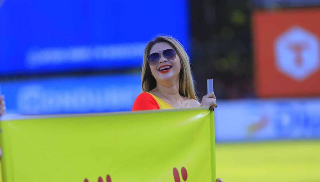 Otra chica que que estuvo en la cancha del estadio Yankel Rosenthal durante el partido Marathón-Vida.