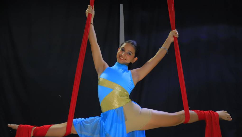 Sayuri Lizeth Rosales Caballero, bailarina de jazz y telas aéreas es otra de jovencitas brillante en este centro de danza, a su corta edad su versatilidad en el baile la ha llevado a representar y ganar importantes premios nacionales, sueña con convertirse en maestra.