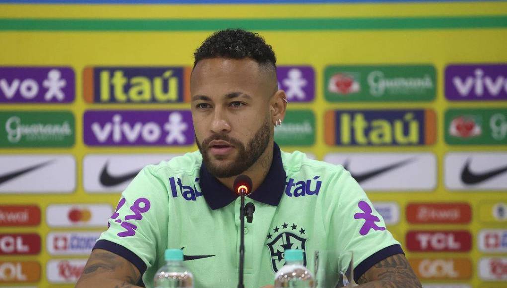“Conocí a Ney después del partido entre Bolivia y Brasil, antes que fuera convocado para la Copa Confederaciones en abril de 2013. Desafortunadamente, fue solo poco tiempo porque después tuve que regresar a Hungría”, contó la ex modelo.