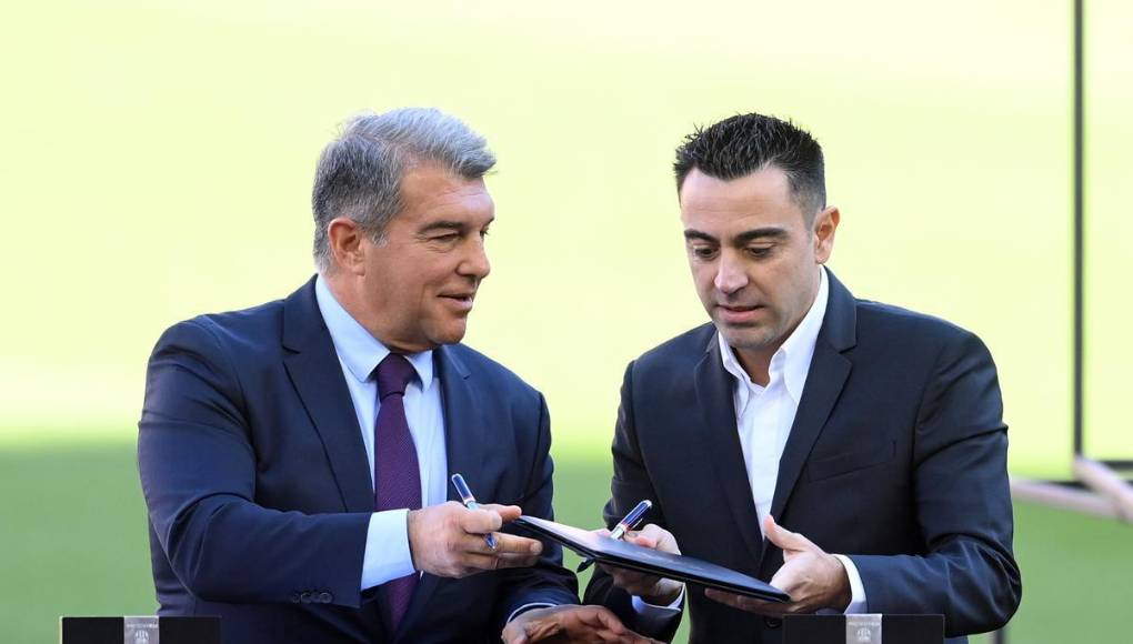 Ahora el panorama ha vuelto a cambiar, a pesar de que Xavi Hernández, consciente del lío formado por sus declaraciones, intentó enmendarlas tras la victoria de este jueves en Almería.