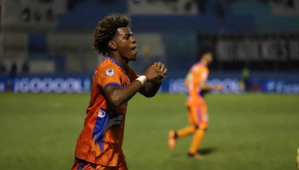 Teed Bodden - El joven jugador quedó como agente libre tras quedar al margen de la UPNFM. Ahora está de vacaciones en Estados Unidos.