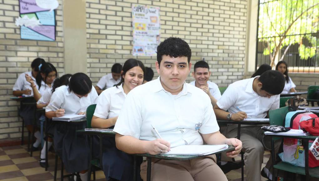 Agregó que se encuentra agradecido con sus maestros, padres y un miembro del Club Rotario por sus consejos y formación. “Mi clase favorita es Decisiones Financieras”.