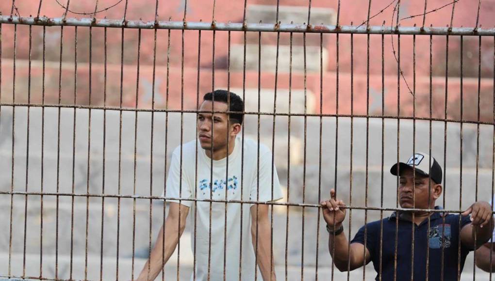 Carlos Meléndez, jugador de Motagua y ex del Vida, estuvo en el estadio Ceibeño.