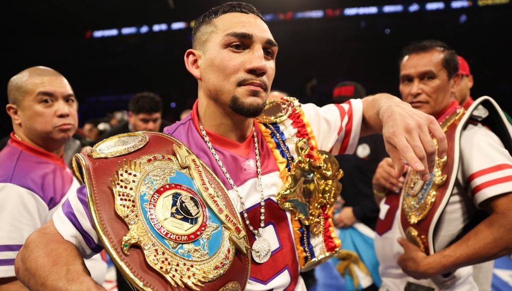 Teofimo López reaccionó muy molesto por la pelea que dio Jamaine Ortiz, en la que corrió gran parte del combate. “Nadie quiere enfrentarme”, dijo el hondureño. “¿Cómo puedo perseguir a un luchador que no quiere pelear?”, añadió.