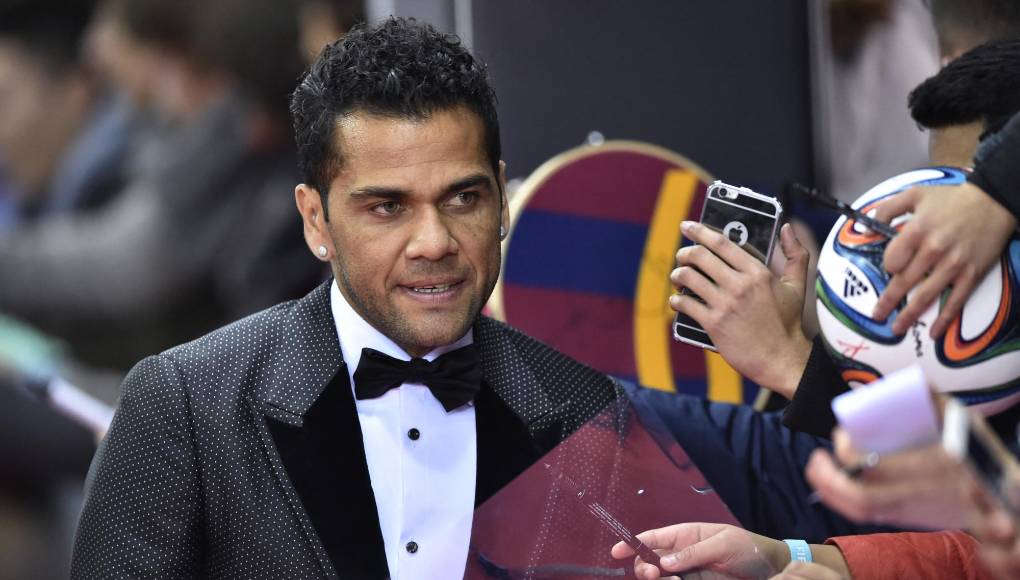 En declaraciones a los medios ante el Palacio de Justicia de Barcelona tras la notificación, la letrada ha afirmado que el futbolista “está entero” tras haber conocido el resultado de la sentencia, y ha evitado profundizar mucho más sobre el contenido del escrito hasta que lo pueda estudiar.