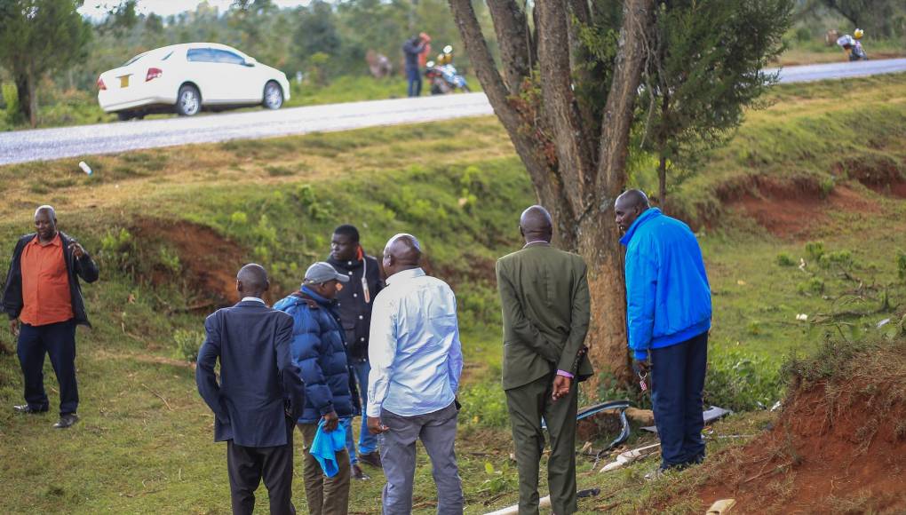 Los tres fueron arrestados hoy en la comisaría de policía de la urbe de Kaptagat en el condado de Elgeyo Marakwet (oeste), de donde era oriundo el deportista, y fueron trasladados después a la ciudad de Iten, a algo más de cincuenta kilómetros, para ser interrogados.