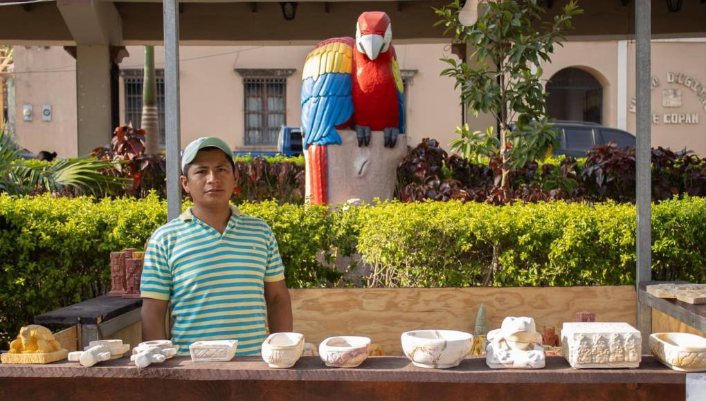 La Plaza Centroamérica congrega a más de 20 emprendedores locales que ofrecen bellos detalles de Copán Ruinas a visitantes y turistas.
