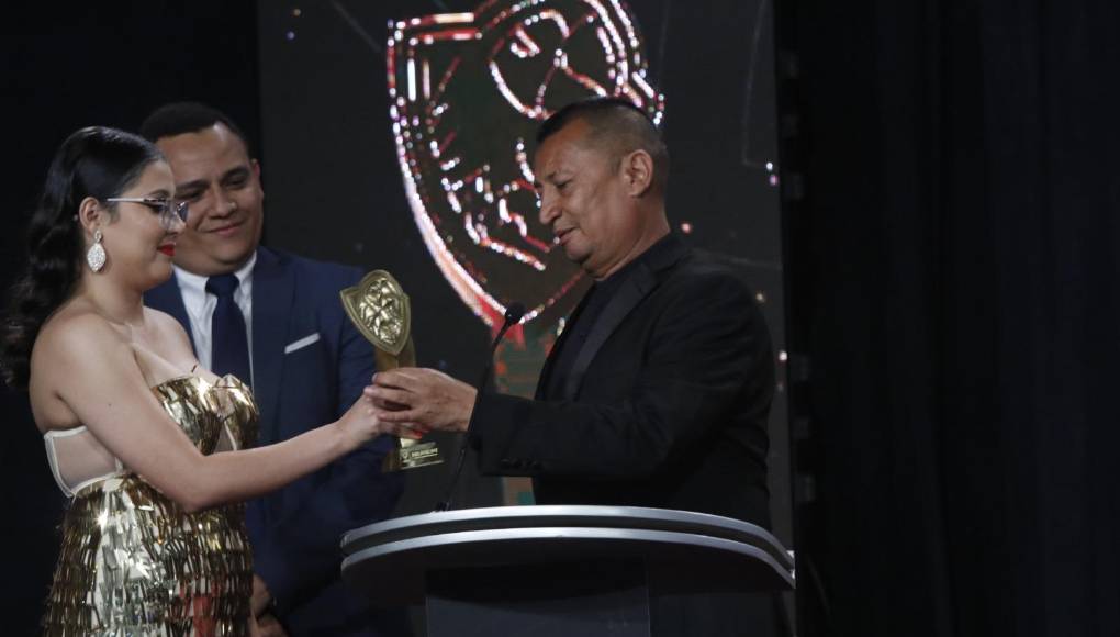 Y del Clausura 2022-23, Humberto Rivera del Olancho FC fue elegido como el mejor técnico en los Premios MVP. 