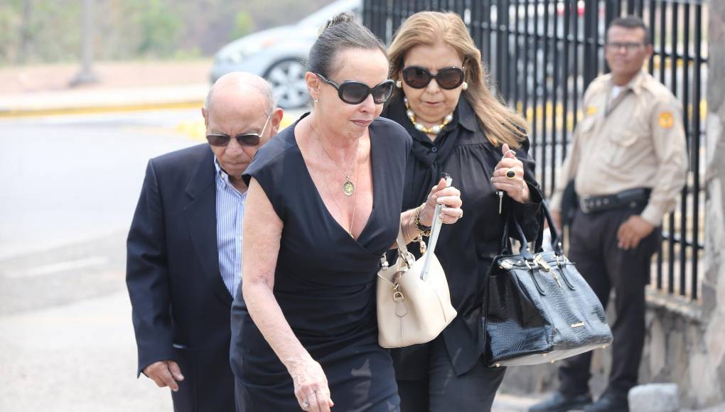 La familia de Alan Flores solicitó a sus amistades que en lugar de enviar arreglos florales donen esos fondos a la fundación Alan E. Flores que trabaja en pro de la educación vial.