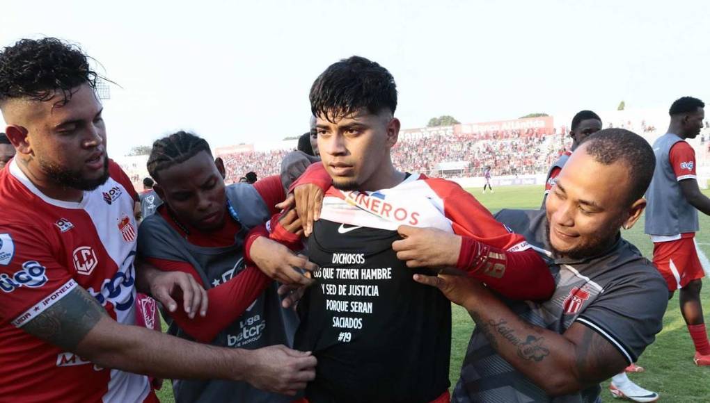 ”Dichosos los que tienen hambre y sed de justicia, porque serán los saciados”, dice el mensaje de Clever Portillo en dardo directo a los Lobos UPN. Es de recalcar que, previo al choque de ida del repechaje, los dos equipos se lanzaron dardos en redes sociales.