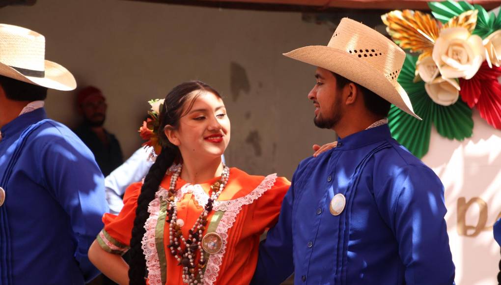 La esperada feria patronal este año comenzó con la segunda edición del Festival del Café, el cual ofreció una agenda marcada por el folclor de Santa Fe y sus talentosos hijos.